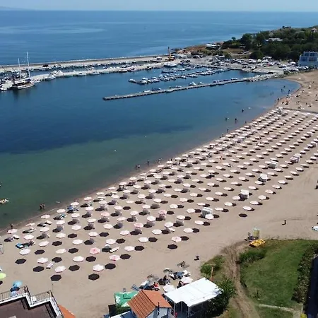 Porto Chernomoretz * Chernomorets