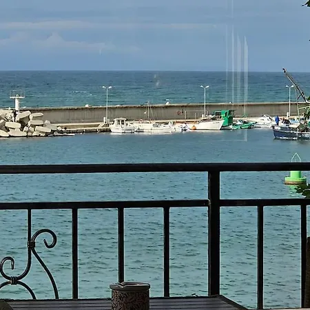 Апартаменты Porto Beachfront *