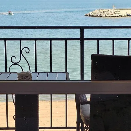 Porto Chernomoretz Апартамент *