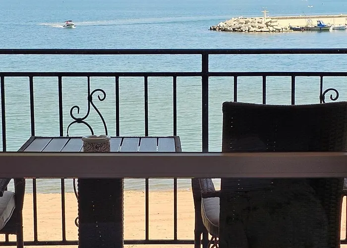 Porto Chernomoretz Апартамент *