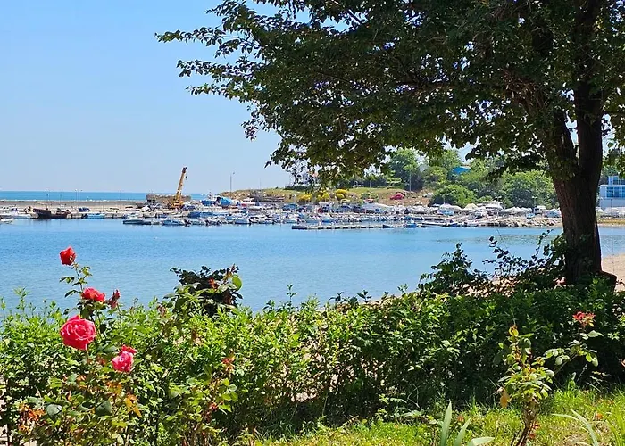 Porto Chernomoretz Апартамент *