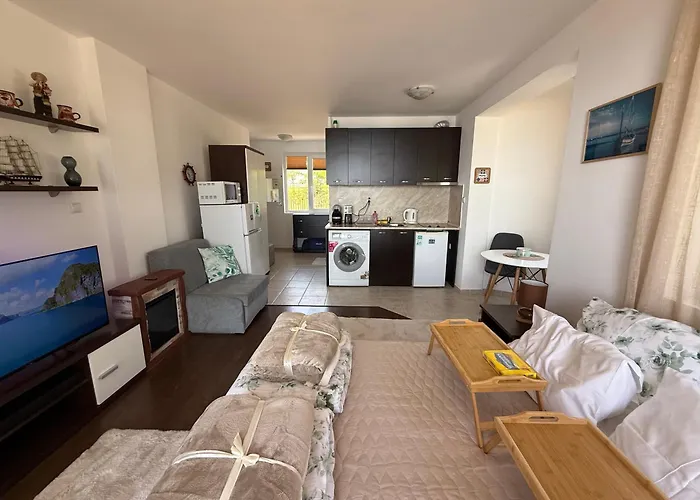 Porto Chernomoretz Черноморец